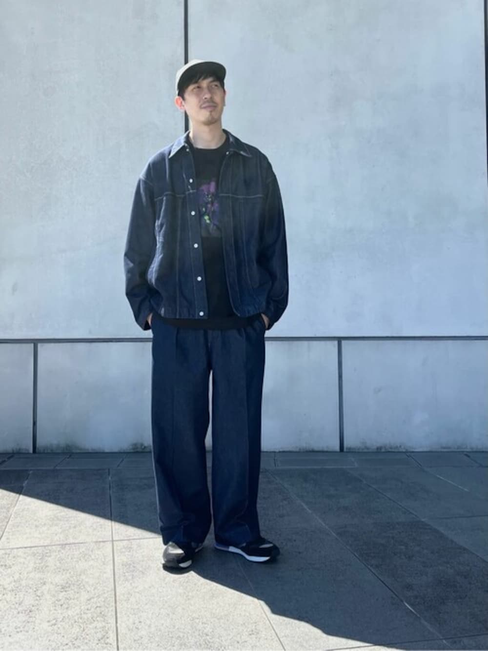 「パンツ、ワイドパンツ、スタイリング、コーディネート、コーデ」｜「PUBLIC TOKYOのP/TEE EVA UNIT01 TEE（Tシャツ/カットソー、ブラック系）」を使った、dai＿miyagiさん（メンズ・178cm）の秋コーディネートの1枚目の写真