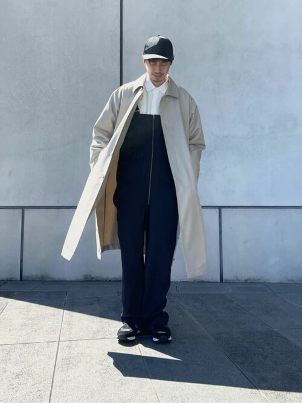 「パンツ、シャツ、ワイドパンツ、コーディネート、コーデ」｜「PUBLIC TOKYOのオーバースリットステンカラーコート（ステンカラーコート、ベージュ系）」を使った、dai＿miyagiさん（メンズ・178cm）の秋コーディネートの1枚目の写真