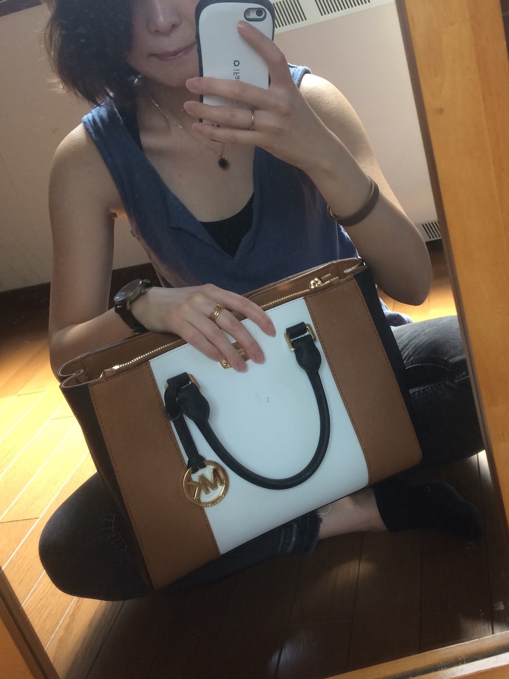 「オトナカジュアル、シンプル、爽やかコーデ、ノースリーブ」｜「IL BISONTEのIL BISONTE / ORIGINAL LEATHER / BRACELET（ブレスレット、グレー系）」を使った、yucaさん（レディース・156cm）の夏コーディネートの1枚目の写真