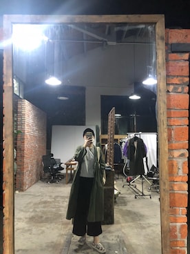 「COS（コス）のアイテム（トレンチコート）」を使った、猴崽子さん（レディース・169cm）の春コーディネート