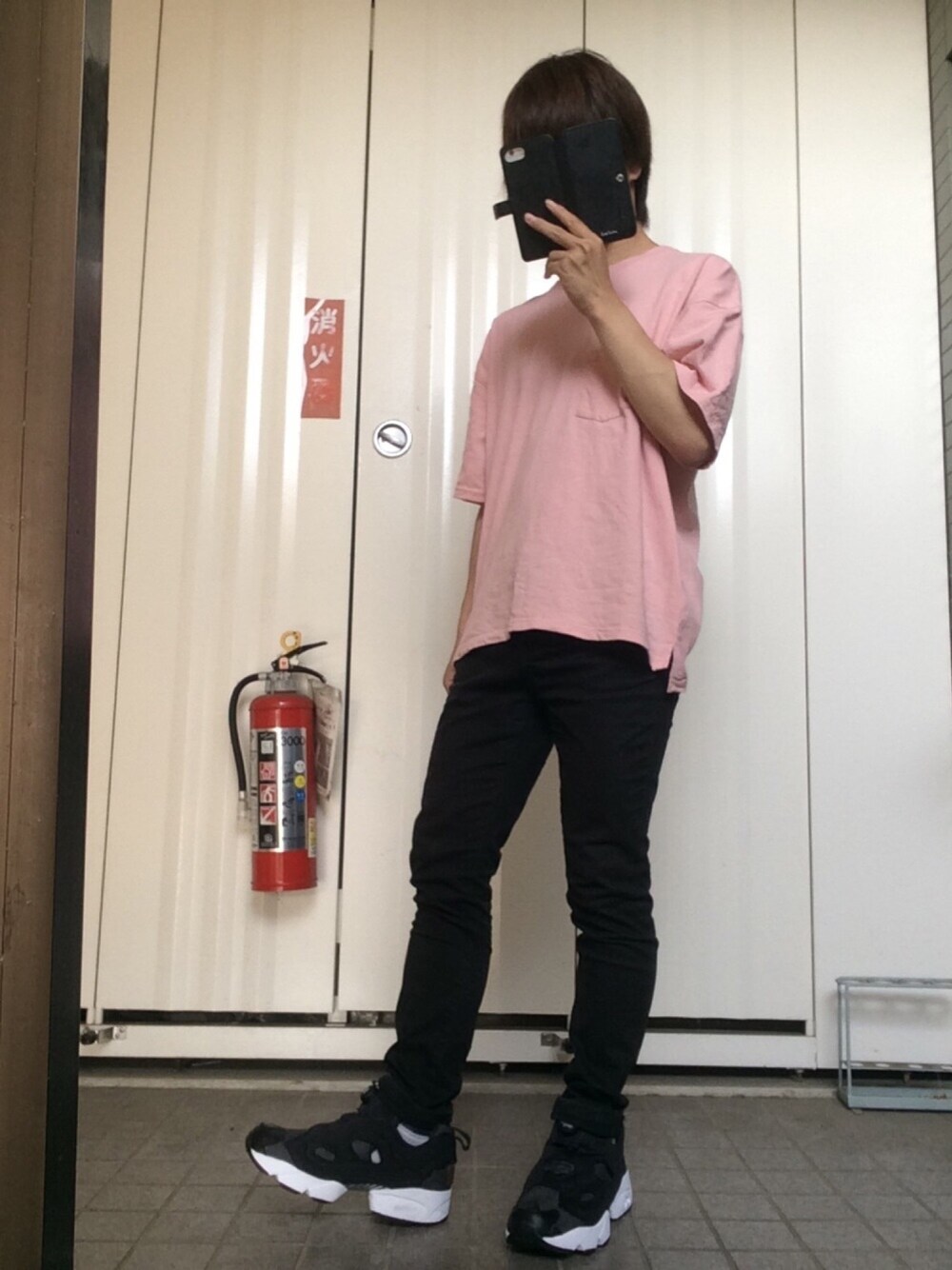 「ビッグT、ピンク、Tシャツ、黒スキニー、GU、プチプラ、ポンプフューリー、夏、低身長、U160」｜「SPINNSの【再入荷!!】ビッグシルエットポケットTシャツ（Tシャツ/カットソー、ピンク系）」を使った、うめちぃさん（メンズ・157cm）の夏コーディネートの1枚目の写真