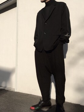 「Yohji Yamamoto（ヨウジヤマモト）のアイテム（テーラードジャケット、ブラック系）」を使った、タカムラ ショウタさん（メンズ・173cm）の冬コーディネート
