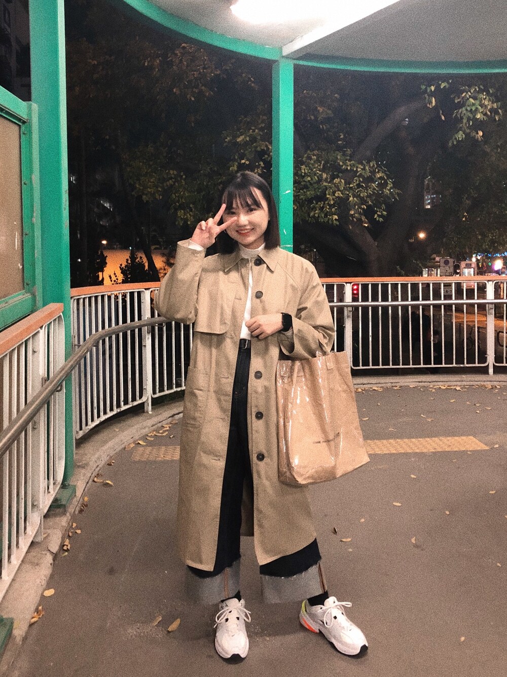 「カジュアル、オトナ女子、outfit、休日スタイル」｜「NIKEのNIKE ナイキ NIKE M2K TEKNO ナイキ M2K テクノ AV4789 004PURE PLATINUM/BLACK-SAIL-WHITE（スニーカー、ホワイト系）」を使った、YUEN CHINGさん（レディース・161cm）の冬コーディネートの1枚目の写真
