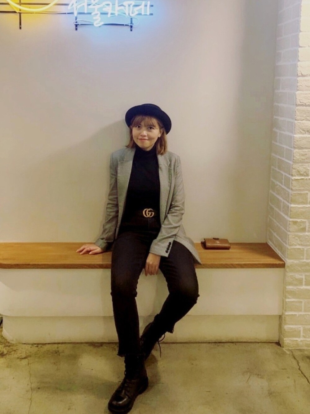 「Bershkaのアイテム（フォーマルスーツ/小物、グレー系）」を使った、Minji Ijnimさん（レディース・155cm）の秋コーディネートの1枚目の写真