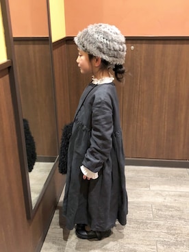 「Soulsmania Kids（ソウルズマニアキッズ）のRABBIT FUR WATCH（ニットキャップ/ビーニー、グレー系）」を使った、tsugumonさん（キッズ・132cm）の春コーディネート