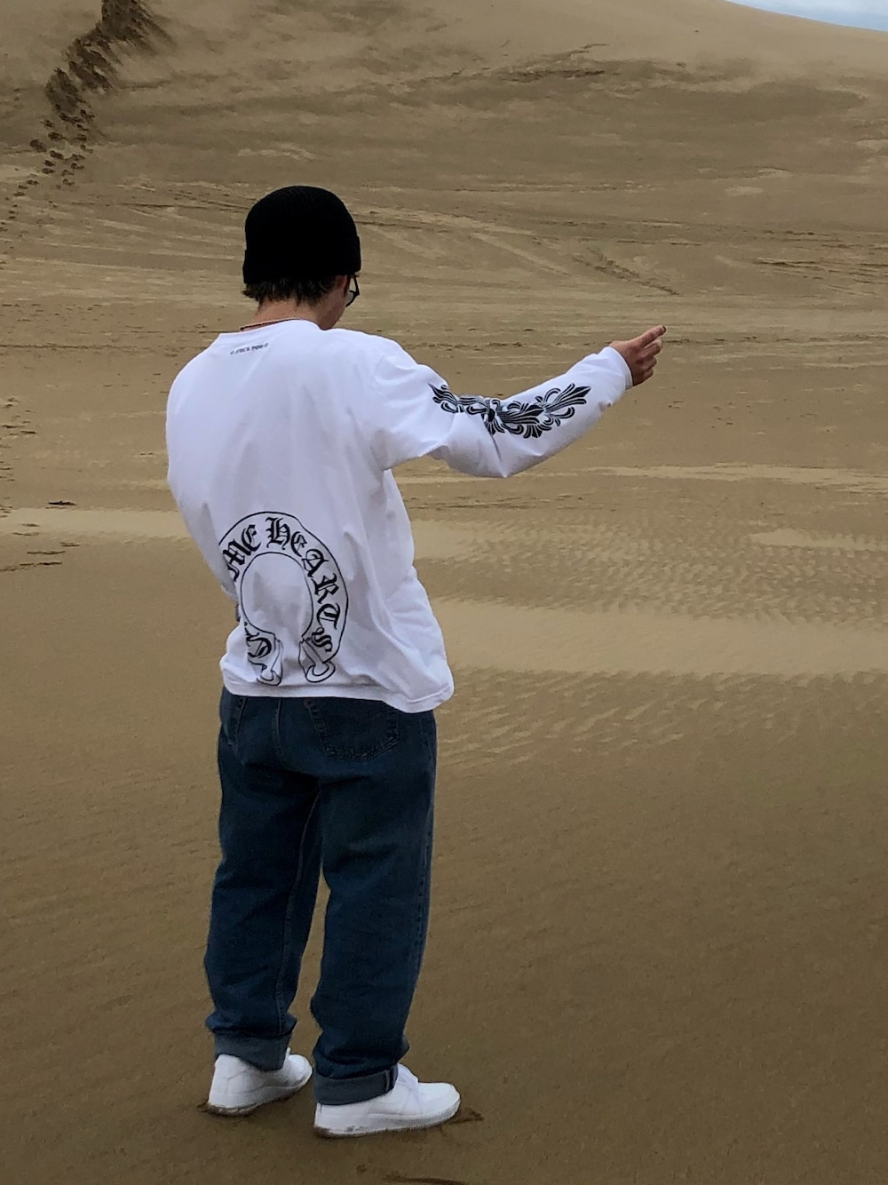 「ビッグシルエット、supreme、スニーカー、フォローお願いします、Chrome Hearts、Levi's、NIKE、BAYFLOW(BAYFLOW)、ロンT、古着MIX」｜「Supreme のアイテム（ニットキャップ/ビーニー、ブラック系）」を使った、たまき【相互フォロー】さん（メンズ・172cm）の夏コーディネートの1枚目の写真