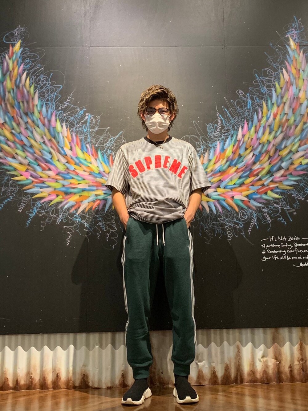 「スニーカーコーデ、ストリート、おしゃれさんと繋がりたい、Tシャツ、supreme、adidas、BALENCIAGA、Chrome Hearts、BAYFLOW(BAYFLOW)、ボーダー」｜「BAYFLOWのラウンドサングラス 19SS（サングラス、ブルー系）」を使った、たまき【相互フォロー】さん（メンズ・172cm）の夏コーディネートの1枚目の写真