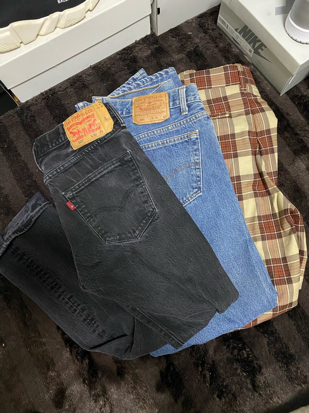 「春コーデ、デニム、Levi's、used、古着、古着MIX、おしゃれさんと繋がりたい、オーバーサイズ、ストリートコーデ、ootd」｜「Levi'sのアイテム（デニムパンツ、ブルー系）」を使った、たまき【相互フォロー】さん（メンズ・172cm）の春コーディネートの1枚目の写真