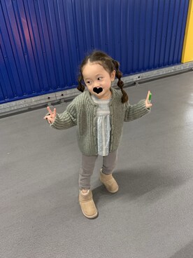 「ZARA KIDSのアイテム（シャツ/ブラウス、グリーン系）」を使った、riichannさん（キッズ・90cm）の冬コーディネート