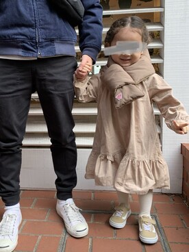 「petit main（プティマイン）の裾フリルワンピース（ワンピース、ベージュ系）」を使った、riichannさん（キッズ・90cm）の冬コーディネート