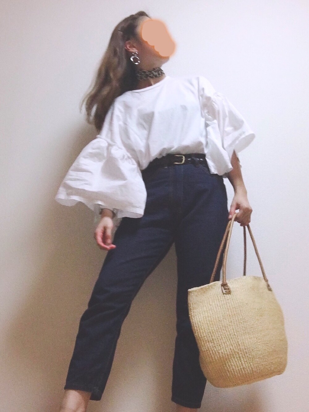 「今日のコーデ、カジュアル、シンプルコーデ、きれいめカジュアル、低身長、大人カジュアル、白Tシャツ、大人女子、デニムパンツ、おしゃれさんと繋がりたい」｜「UNE MANSIONのドロップショルダー切り替えフリンジ加工フレアスリーブカットソー（Tシャツ/カットソー、ホワイト系）」を使った、せなさん（レディース・156cm）の夏コーディネートの1枚目の写真