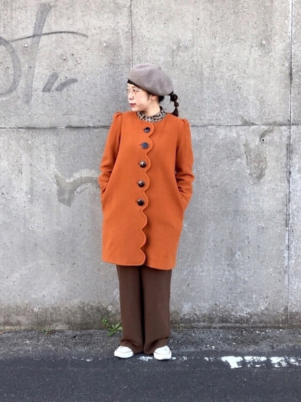 「override 、オーバーライド(override)、ベレー帽、ドットアンドストライプス(Dot＆Stripes　CHILDWOMAN)、アウター、オレンジ、コンバース、秋のコーデ、シンプル、スタッフセンバツ」｜「OVERRIDEの【override】OR Basic Basque Beret（ハンチング/ベレー帽、ベージュ系）」を使った、asameさん（レディース・153cm）の秋コーディネートの1枚目の写真