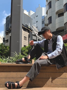 「ユニクロU」｜「アイテム（スラックス）」を使った、純白さん（メンズ・174cm）の夏コーディネート