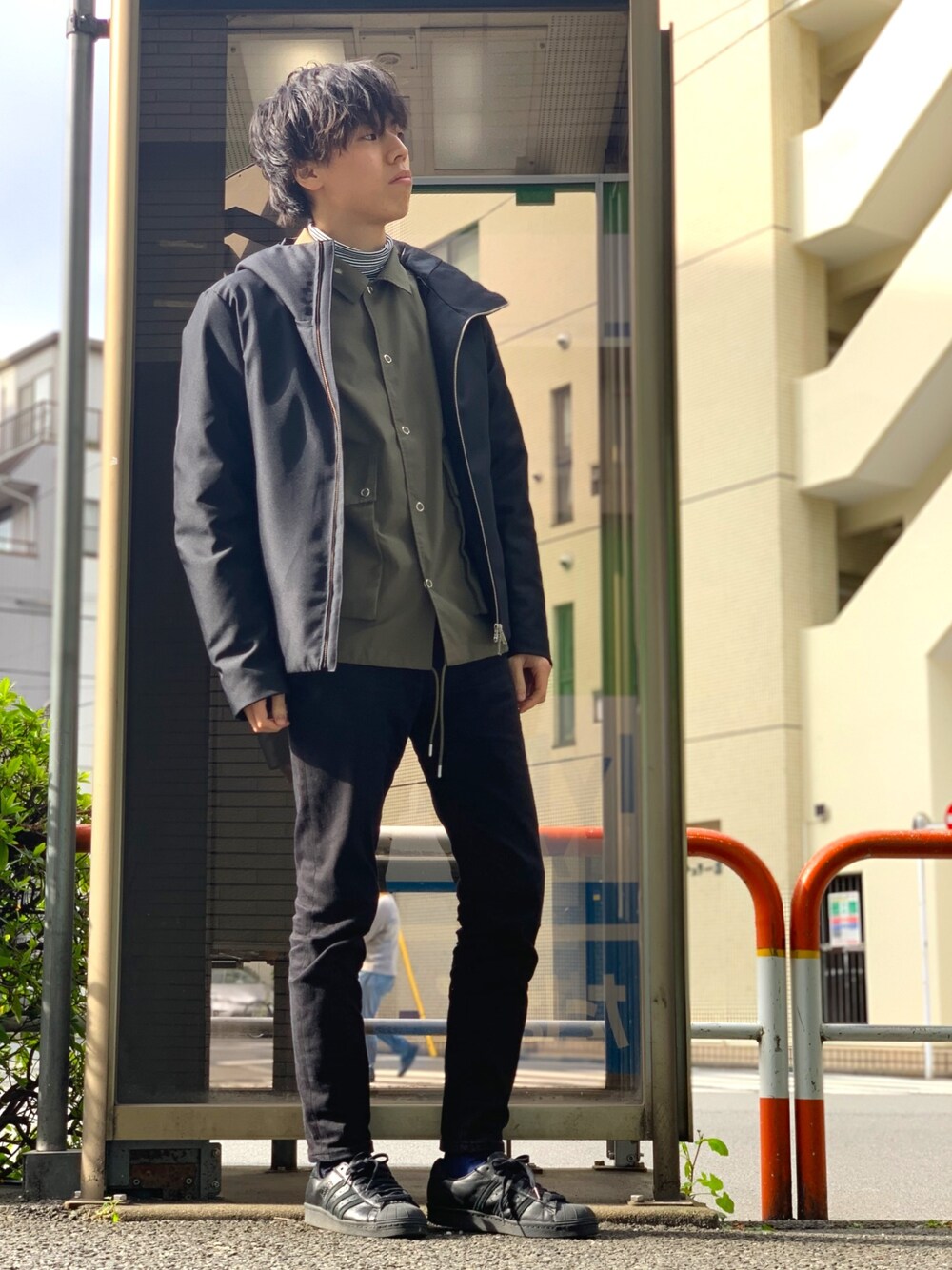 「冬アウター着回しチャレンジ、ダウンジャケット、Johnbull Private labo、緑、STUDIOUS」｜「STUDIOUSの【STUDIOUS】700FPフーデッドダウンブルゾン/ジャケット（ダウンジャケット/コート、ブラック系）」を使った、純白さん（メンズ・174cm）の冬コーディネートの1枚目の写真