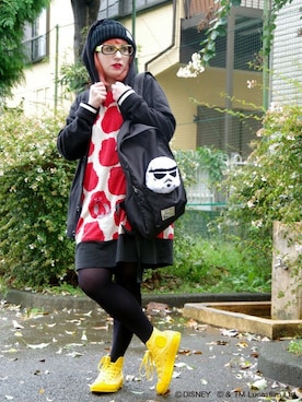 「ディズニー」｜「アイテム（おもちゃ）」を使った、クリスさん（レディース・156cm）の秋コーディネート