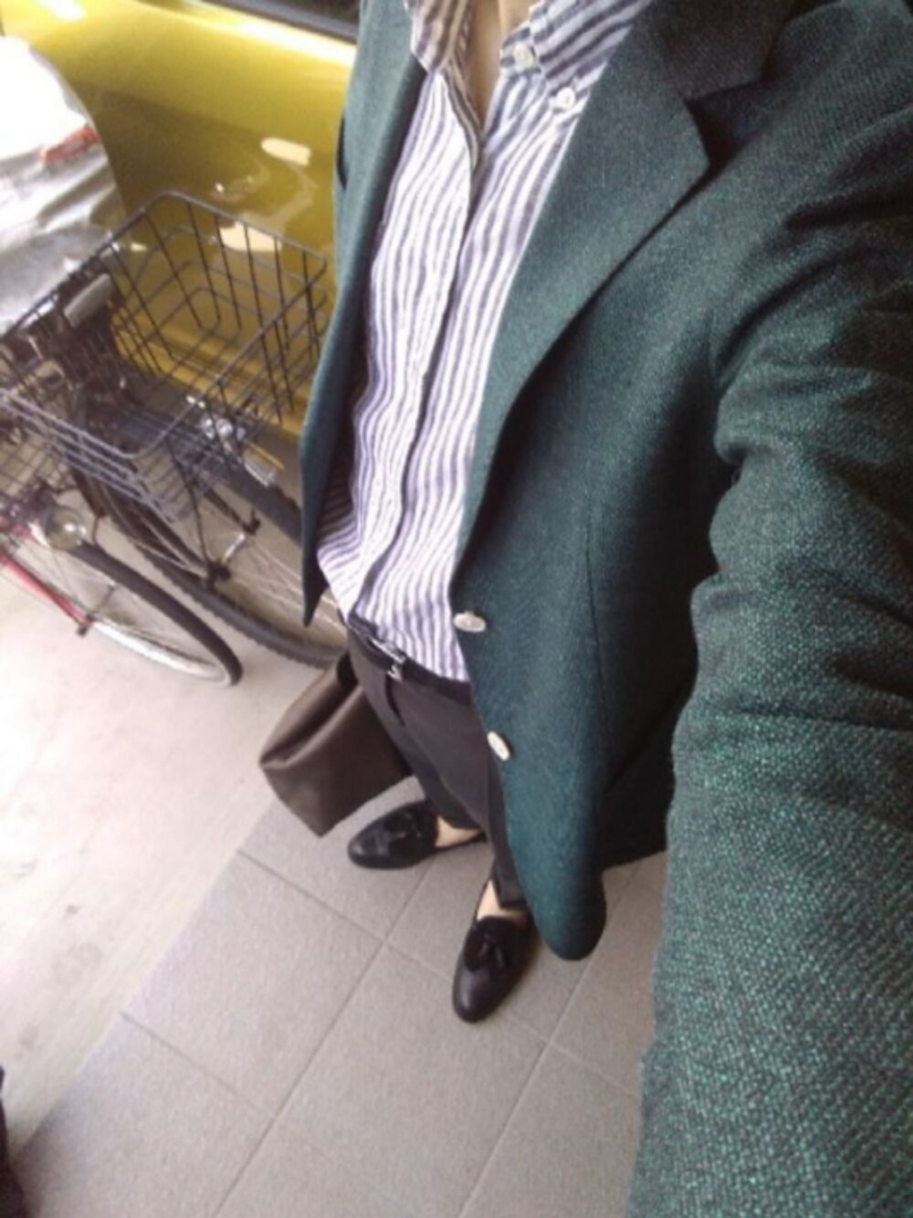 「ジャケパン、素足、オフィスカジュアル」｜「JOURNAL STANDARD relumeのアイテム（シャツ/ブラウス、その他）」を使った、cocacola25cさん（メンズ・171cm）の春コーディネートの1枚目の写真