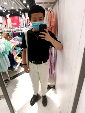 「H&M（エイチ・アンド・エム）のアイテム（デニムパンツ、ホワイト系）」を使った、Spencer Cheungさん（メンズ・170cm）の夏コーディネート