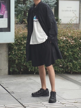 「アイテム（ステンカラーコート）」を使った、岡本 大護さん（メンズ・180cm・20代）の夏コーディネート