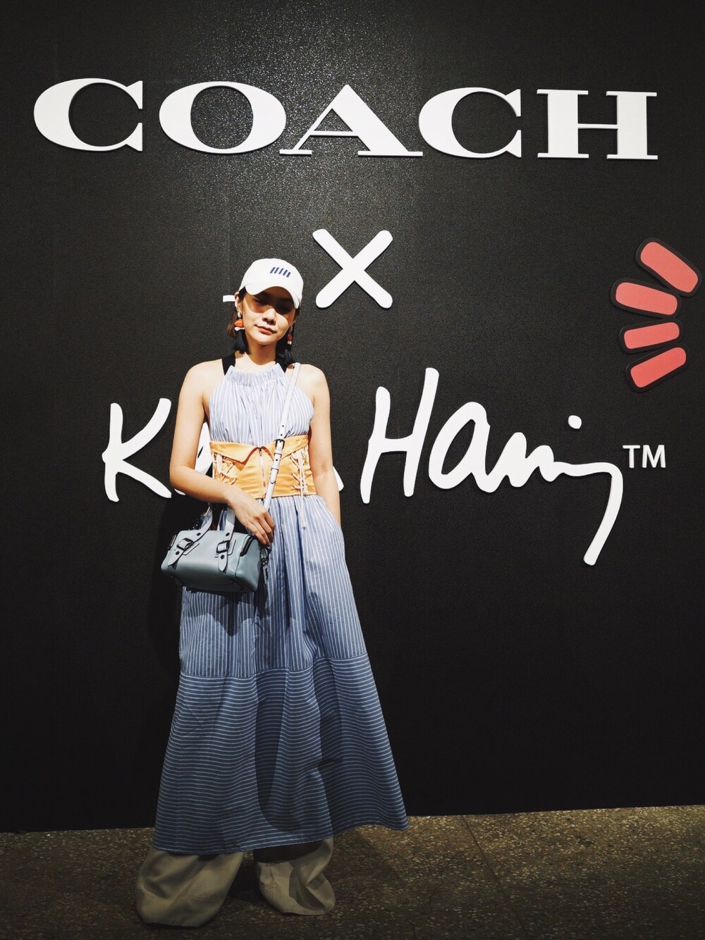 「COACH、SUITANGTANG」｜「SUITANGTANGのアイテム（ワンピース/ドレス、ブルー系）」を使った、kirbykuoさん（レディース・165cm）の春コーディネートの1枚目の写真