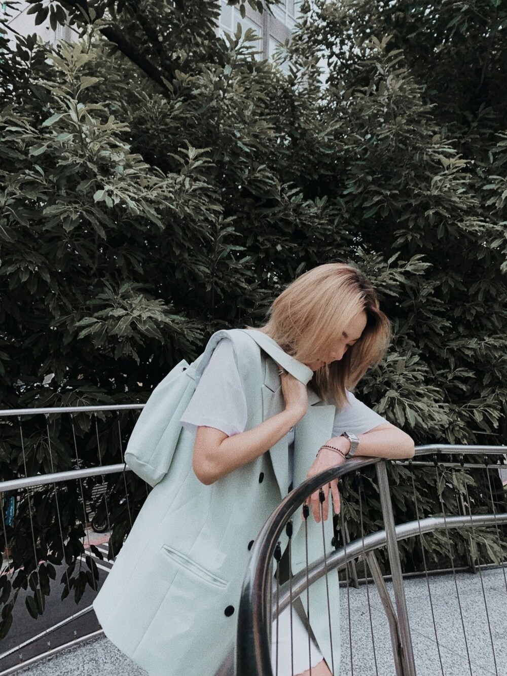 「bellahsia、ootd」｜「Bella hsiaのアイテム（トップス、グリーン系）」を使った、kirbykuoさん（レディース・165cm）の春コーディネートの1枚目の写真