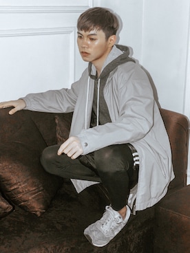 「Calvin Klein（カルバン・クライン）のアイテム（ナイロンジャケット）」を使った、Kasper Chuaさん（メンズ・175cm）の夏コーディネート