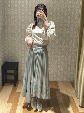 「ELENCARE DUE（エレンカーレデュエ）の・ELENCARE DUE ボリュームスリーブブラウス＊（シャツ/ブラウス、ベージュ系）」を使った、hinacoさん（レディース・163cm）の冬コーディネート