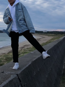 「海」｜「アイテム（デニムジャケット）」を使った、sarawakitsさん（レディース・153cm）の冬コーディネート