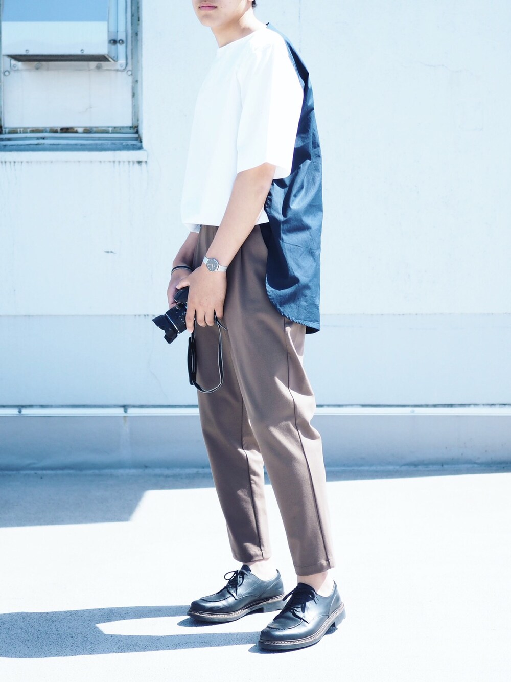 「MARNI、きれいめカジュアル、シンプルコーデ、シンプル、プルオーバー、Tシャツ、白Tシャツ、革靴」｜「MARNIのS/S CREW NECK BLOUSE（Tシャツ/カットソー、ホワイト系）」を使った、てつぺいさん（メンズ・177cm）の夏コーディネートの1枚目の写真