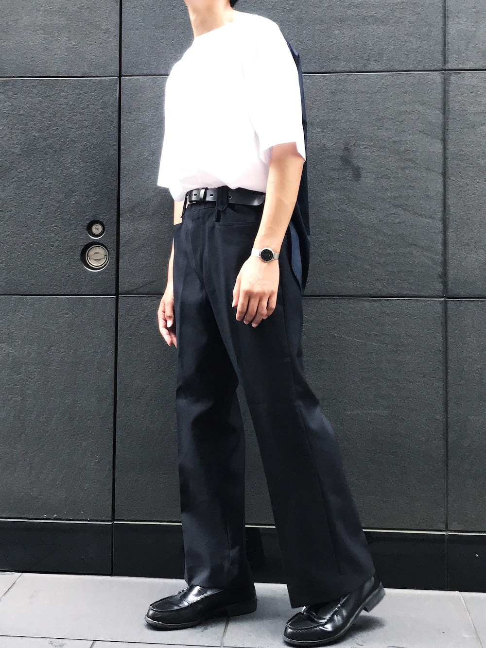 「MARNI、Levi's、シンプルコーデ、白Tシャツ、ゆるコーデ、キレイめ、ワイドパンツ、ootd、高校生」｜「MARNIのS/S CREW NECK BLOUSE（Tシャツ/カットソー、ホワイト系）」を使った、てつぺいさん（メンズ・177cm）の秋コーディネートの1枚目の写真