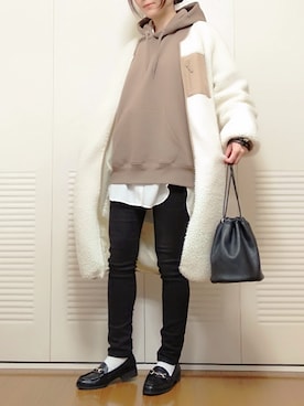「ベージュ×ブラック」｜「アイテム（その他アウター）」を使った、KTさん（レディース・163cm）の冬コーディネート