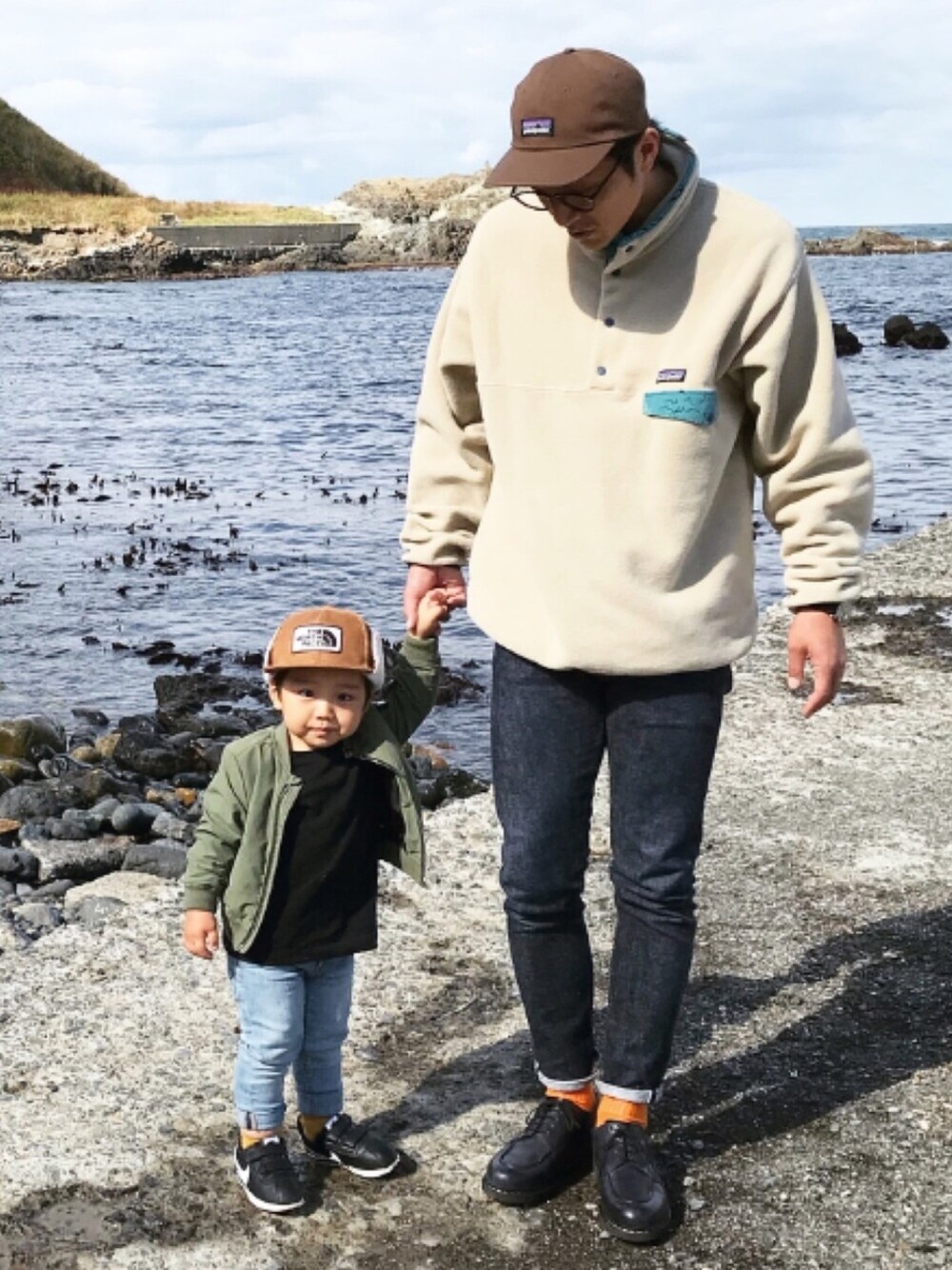 「patagonia、THE NORTH FACE、アウトドア、アウトドアスタイル、秋コーデ、秋のコーデ、フリース、ブラウン、オシャレパッソ、カジュアルコーデ」｜「patagoniaのアイテム（キャップ、ブラウン系）」を使った、700さん（メンズ・180cm）の秋コーディネートの1枚目の写真