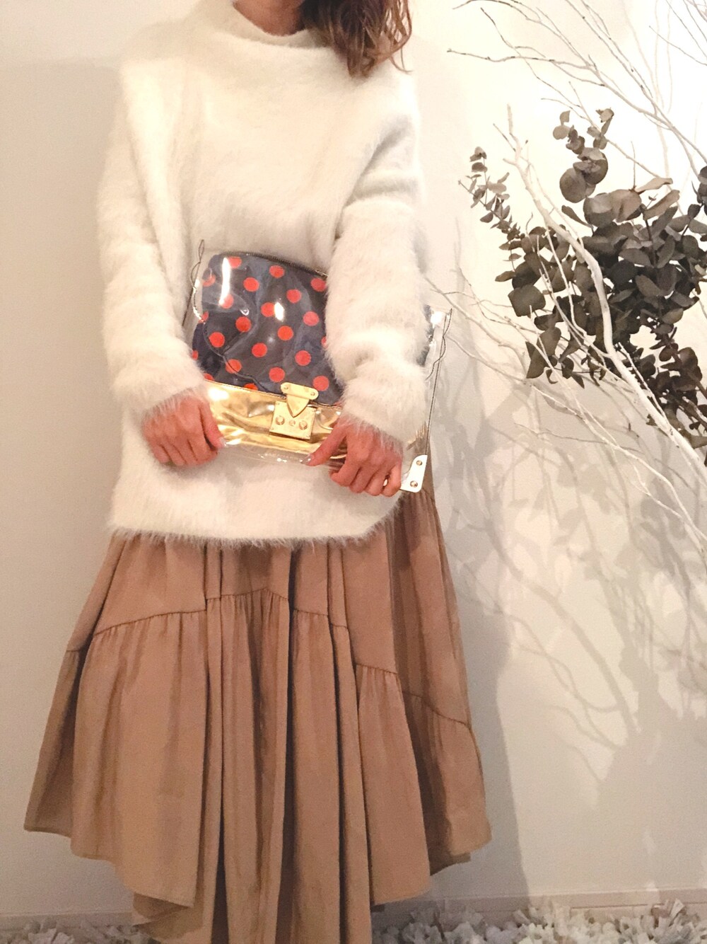 「白ニット、ティアード、大人ガーリー、オトナカワイイ、低身長、大人女子、骨格診断、相互フォロー、ホワイト、美容師」｜「vintageroom.701のアイテム（ニット/セーター、ホワイト系）」を使った、nya.パーソナルスタイリストさん（レディース・154cm）の冬コーディネートの1枚目の写真