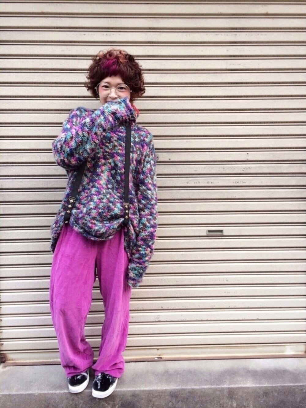 「古着、古着MIX、美容院、ﾏﾙﾒｶﾞﾈ、サスペンダーパンツ、サスペンダー、首にかけるだけ、VANS、カラフル、おやつ」｜「髪切りましたのアイテム（その他、レッド系）」を使った、chii-*Ü*ᙏ̤̫ᗦ↞︎◃︎さん（レディース・145cm）の冬コーディネートの1枚目の写真