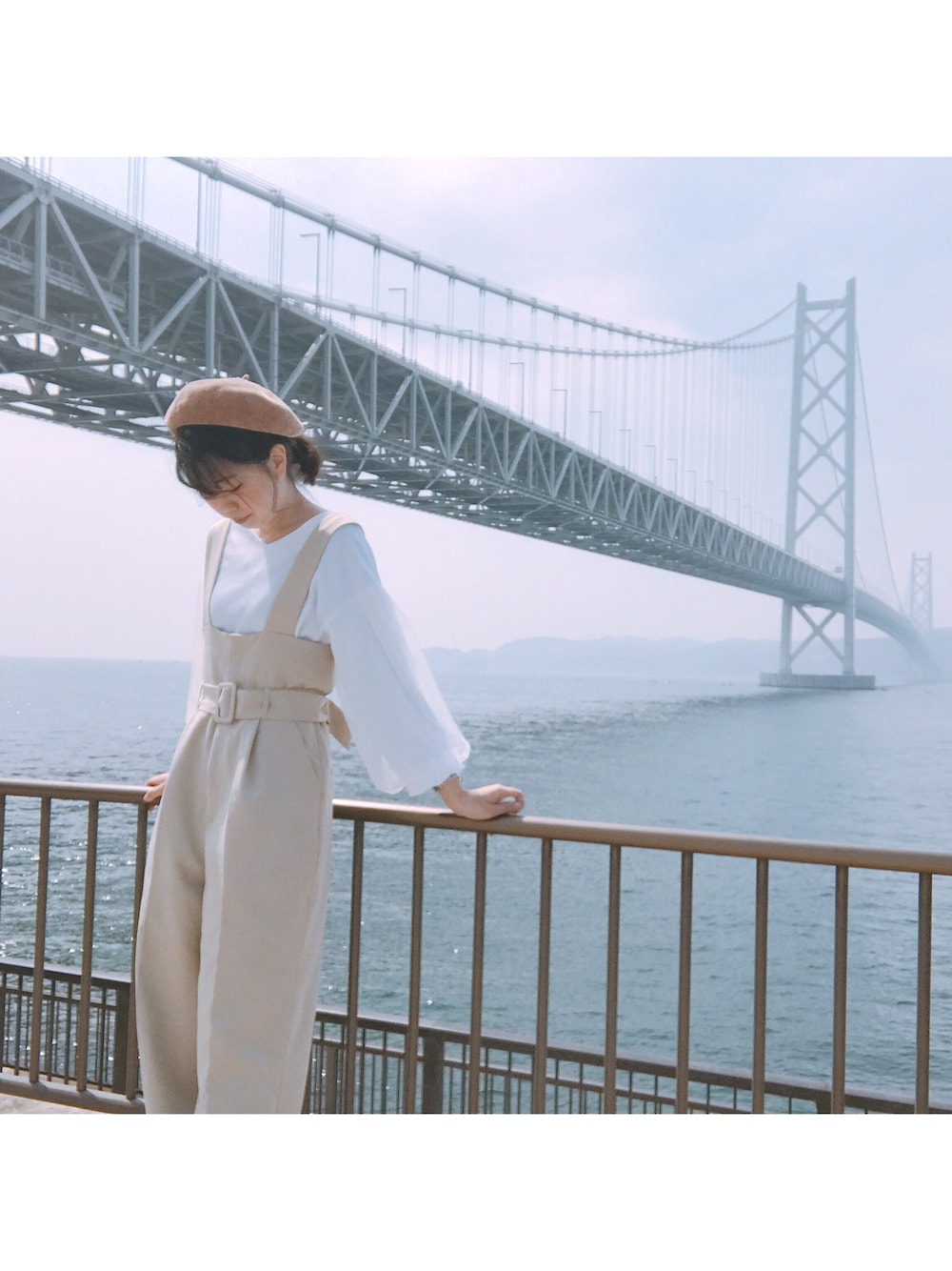 「JEANASISのアイテム（つなぎ/オールインワン、ベージュ系）」を使った、羽さん（レディース・163cm）の春コーディネートの1枚目の写真