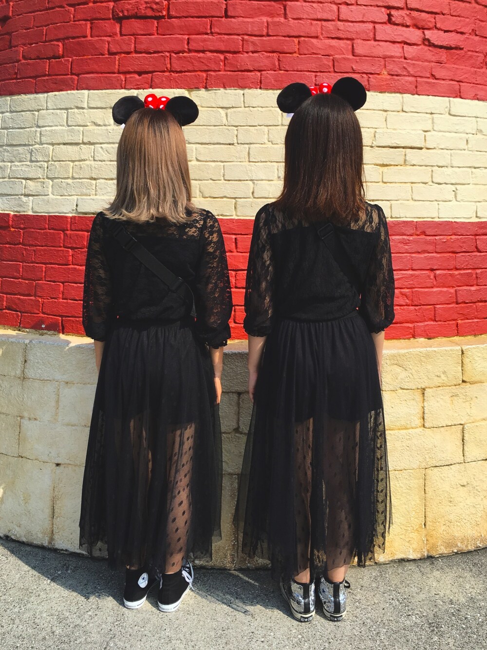 「ブラックコーデ、ディズニーコーデ、おそろいコーデ、オトナガーリー、ディズニーシー」｜「NiCORONのアイテム（その他トップス、ブラック系）」を使った、みらごんさん（レディース・153cm）の秋コーディネートの1枚目の写真