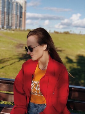 「red」｜「アイテム（デニムジャケット）」を使った、Varvara さん（レディース・160cm）の秋コーディネート