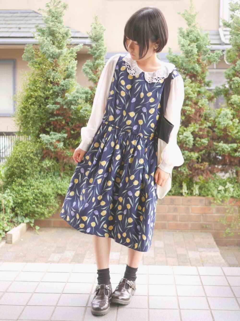 「柄ワンピース、ストラップシューズ、チューリップ、花柄ワンピース、トートバッグ」｜「ehka sopoのアイテム（ワンピース、ブルー系）」を使った、あいるさん（レディース・145cm）の春コーディネートの1枚目の写真