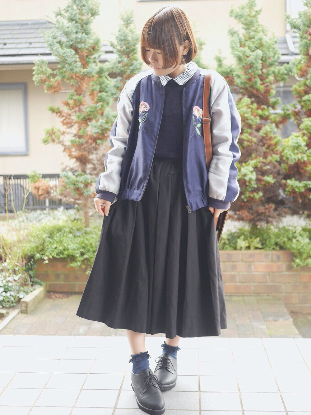 「スカジャン、黒スカート、プリーツスカート、ギンガムチェックシャツ、ネイビー」｜「ehka sopoのアイテム（スカート、ブラック系）」を使った、あいるさん（レディース・145cm）の冬コーディネートの1枚目の写真