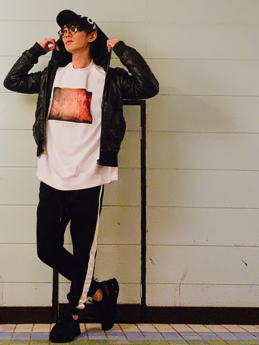 「オーバーサイズ、モノトーン、モノクロ、ヨウジヤマモト、ワイスリー(Y-3)、ドルガバ、D&G」｜「RAGEBLUEのアイテム（スウェット、ホワイト系）」を使った、GOさん（メンズ・176cm）の冬コーディネートの1枚目の写真
