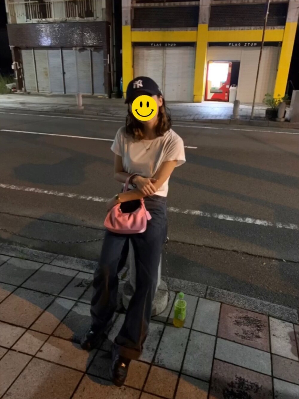 「NEW ERA、YANKEES、airforce1」｜「PRADAのアイテム（ハンドバッグ、ピンク系）」を使った、anrichさん（レディース・159cm）の秋コーディネートの1枚目の写真