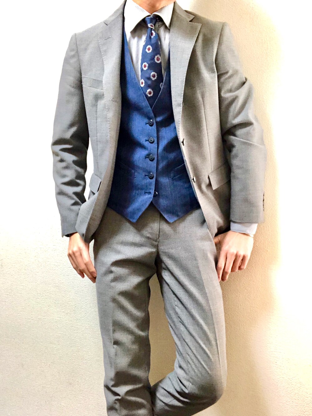 「シンプル、はるコーデ、大人カジュアル、おしゃれさんと繋がりたい、いいね、save、フォローお願いします🤑、グレー、スーツスタイル、結婚式、入学式、二次会」｜「no brandのアイテム（セットアップ、グレー系）」を使った、おにぎりは明太子さん（メンズ・176cm）の冬コーディネートの1枚目の写真