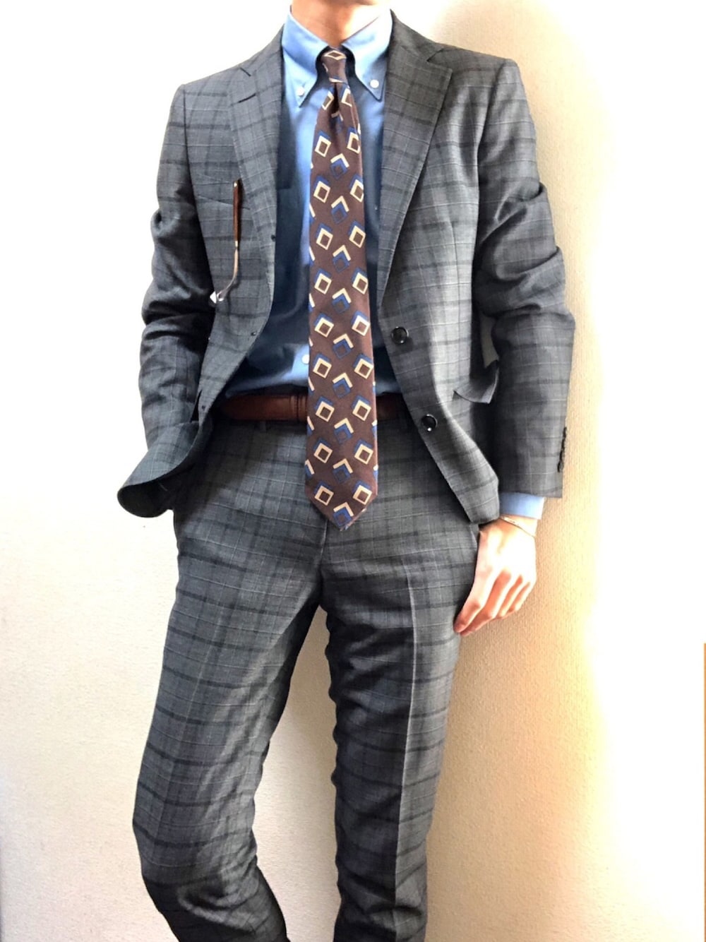 「おしゃれさんと繋がりたい、春、オトナカジュアル、グレー、スーツスタイル、入学式、社会人、結婚式、結婚式二次会スタイル、二次会」｜「no brandのアイテム（セットアップ、グレー系）」を使った、おにぎりは明太子さん（メンズ・176cm）の秋コーディネートの1枚目の写真
