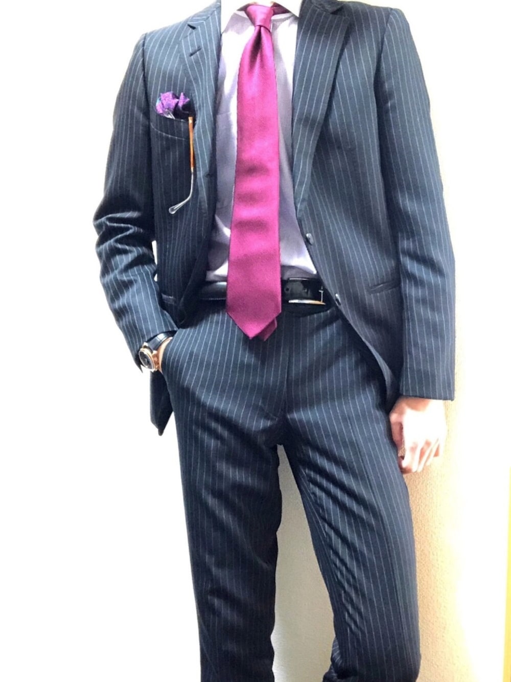 「パステル映える春、おしゃれさんと繋がりたい、シンプル、通勤コーデ、結婚式、結婚式二次会スタイル、スーツスタイル、ピンク、入学式、仕事着」｜「CORNICHEの「Corniche/コーニッシュ」Heritage Chronograph ヘリテージクロノグラフ（アナログ腕時計、ゴールド系）」を使った、おにぎりは明太子さん（メンズ・176cm）の秋コーディネートの1枚目の写真
