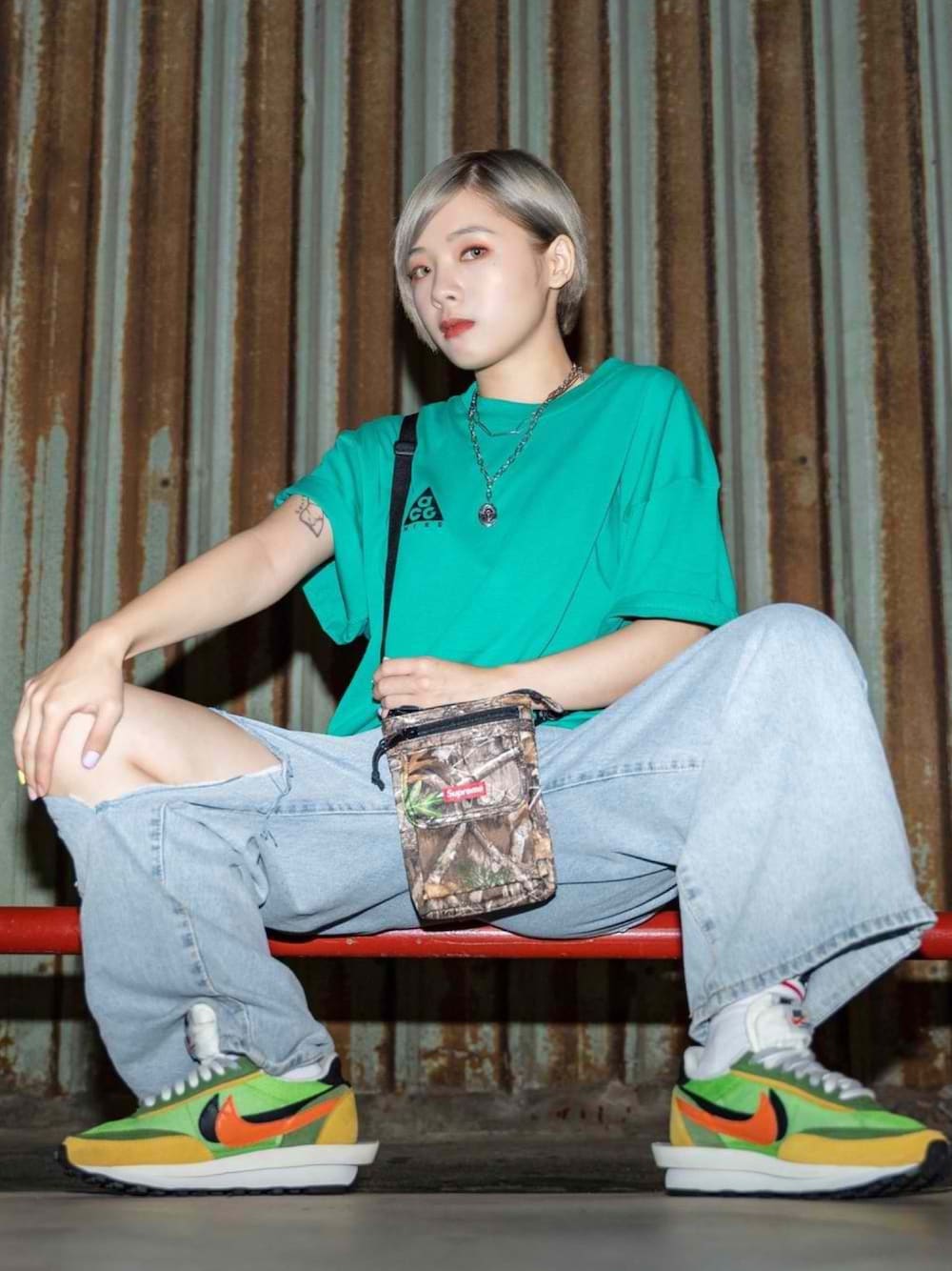 「outfit、supreme、NIKE、nike acg、sacai」｜「NIKEのアイテム（Tシャツ/カットソー、グリーン系）」を使った、ᴴᴬᴺᴱᴿ陳涵さん（レディース・157cm）の秋コーディネートの1枚目の写真