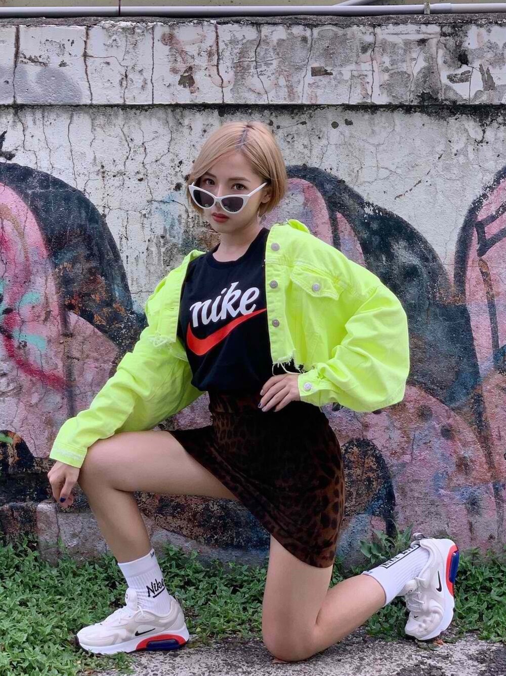 「NIKE、NIKE AIR MAX、ZARA、ootd、outfit」｜「NIKEのナイキ スポーツウェア メンズ Tシャツ（Tシャツ/カットソー、ブラック系）」を使った、ᴴᴬᴺᴱᴿ陳涵さん（レディース・157cm）の秋コーディネートの1枚目の写真