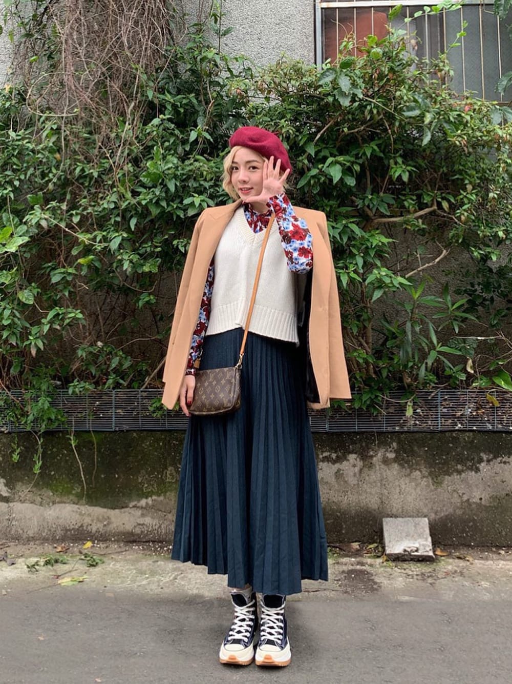 「ootd、復古、converse、JWANDERSON、西裝外套、韓国ファッション、LouisVuitton」｜「LOUIS VUITTONのアイテム（ショルダーバッグ、ブラウン系）」を使った、ᴴᴬᴺᴱᴿ陳涵さん（レディース・157cm）の冬コーディネートの1枚目の写真