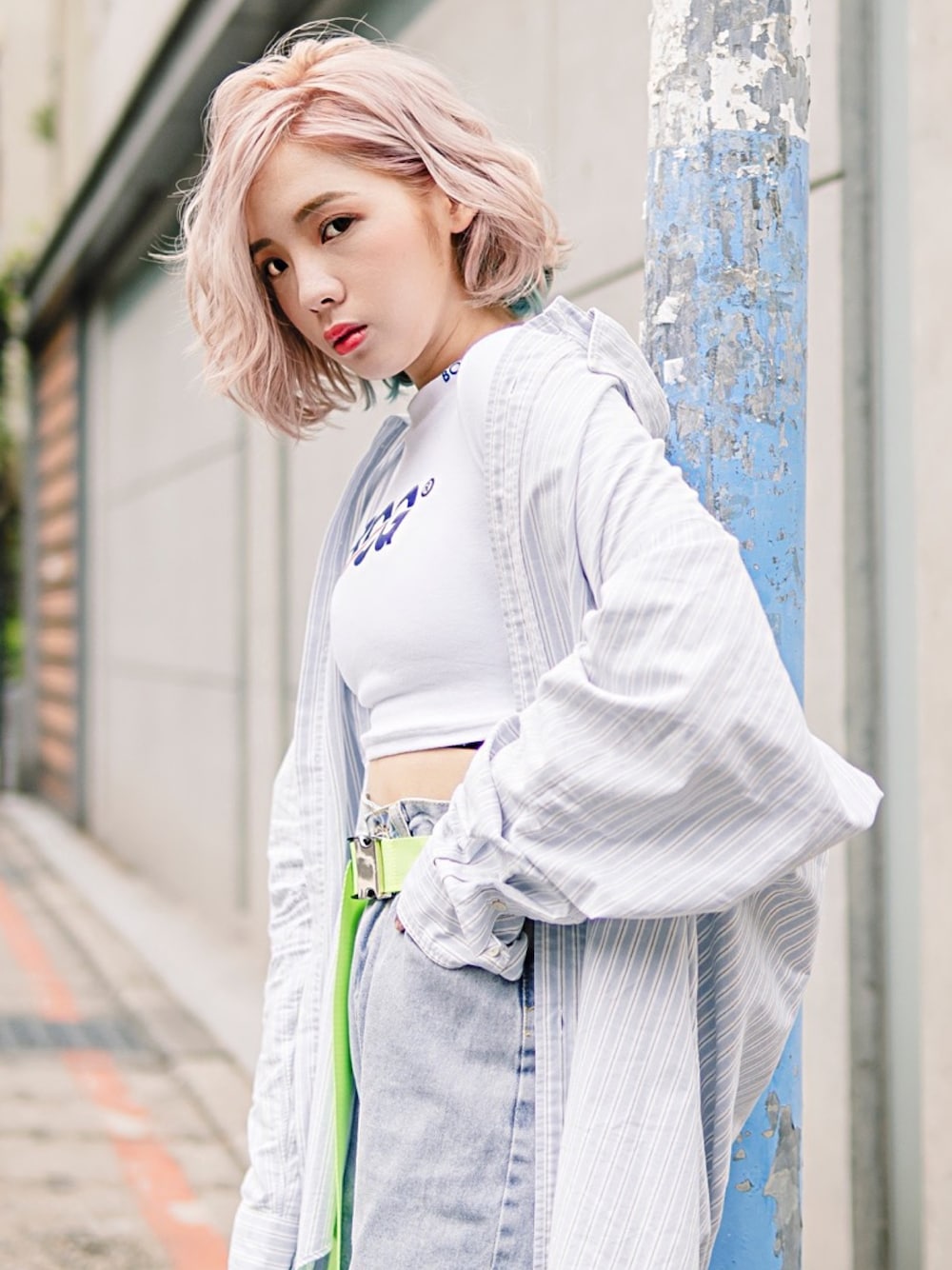 「ootd、街頭穿搭」｜「TOMMY HILFIGERのアイテム（シャツ/ブラウス、ホワイト系）」を使った、ᴴᴬᴺᴱᴿ陳涵さん（レディース・157cm）の春コーディネートの1枚目の写真