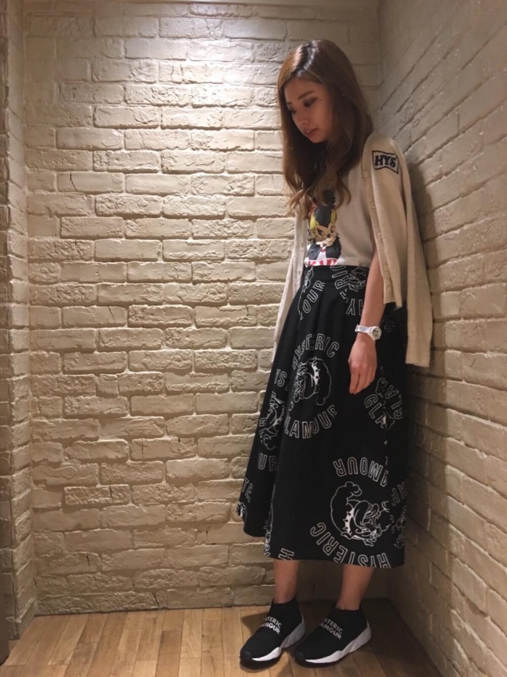 「Tシャツ、Hysteric Glamour、ヒステリックグラマー」｜「HYSTERIC GLAMOURのI’VE GOT STYLE刺繍 カーディガン（カーディガン/ボレロ、ホワイト系）」を使った、anna yamaguchiさん（レディース・162cm）の夏コーディネートの1枚目の写真