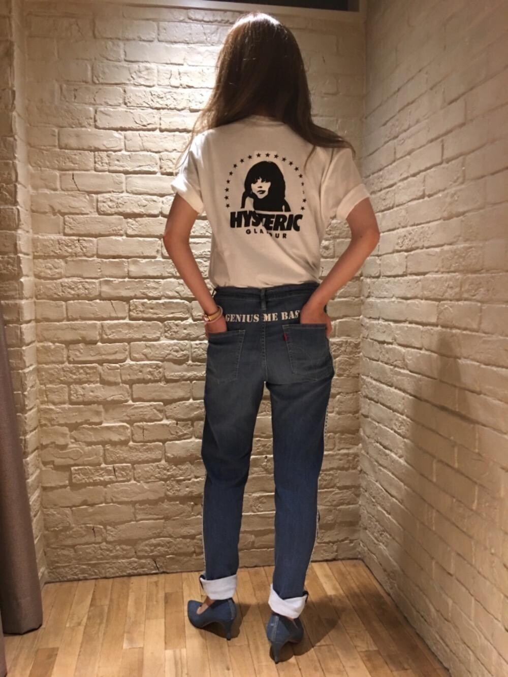 「デニム、カジュアル、Tシャツ、Hysteric Glamour、ヒステリックグラマー」｜「HYSTERIC GLAMOURのBACK PILE ISKOデニム サイドラインイージーパンツ（デニムパンツ、ブルー系）」を使った、anna yamaguchiさん（レディース・162cm）の夏コーディネートの1枚目の写真