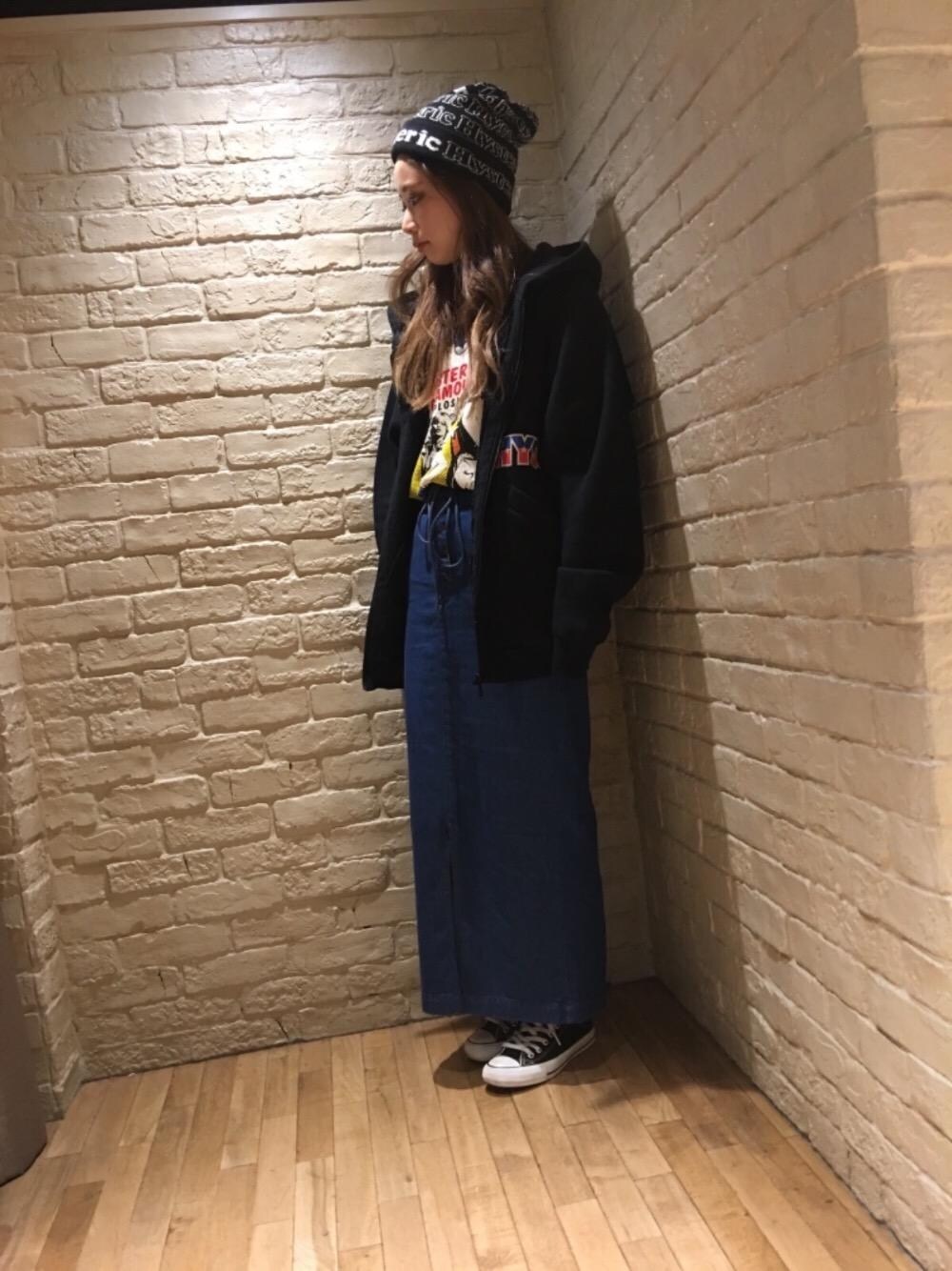 「Hysteric Glamour、秋コーデ」｜「HYSTERIC GLAMOURのTHE NEW HYSビッグパーカー（パーカー、ブラック系）」を使った、anna yamaguchiさん（レディース・162cm）の秋コーディネートの1枚目の写真